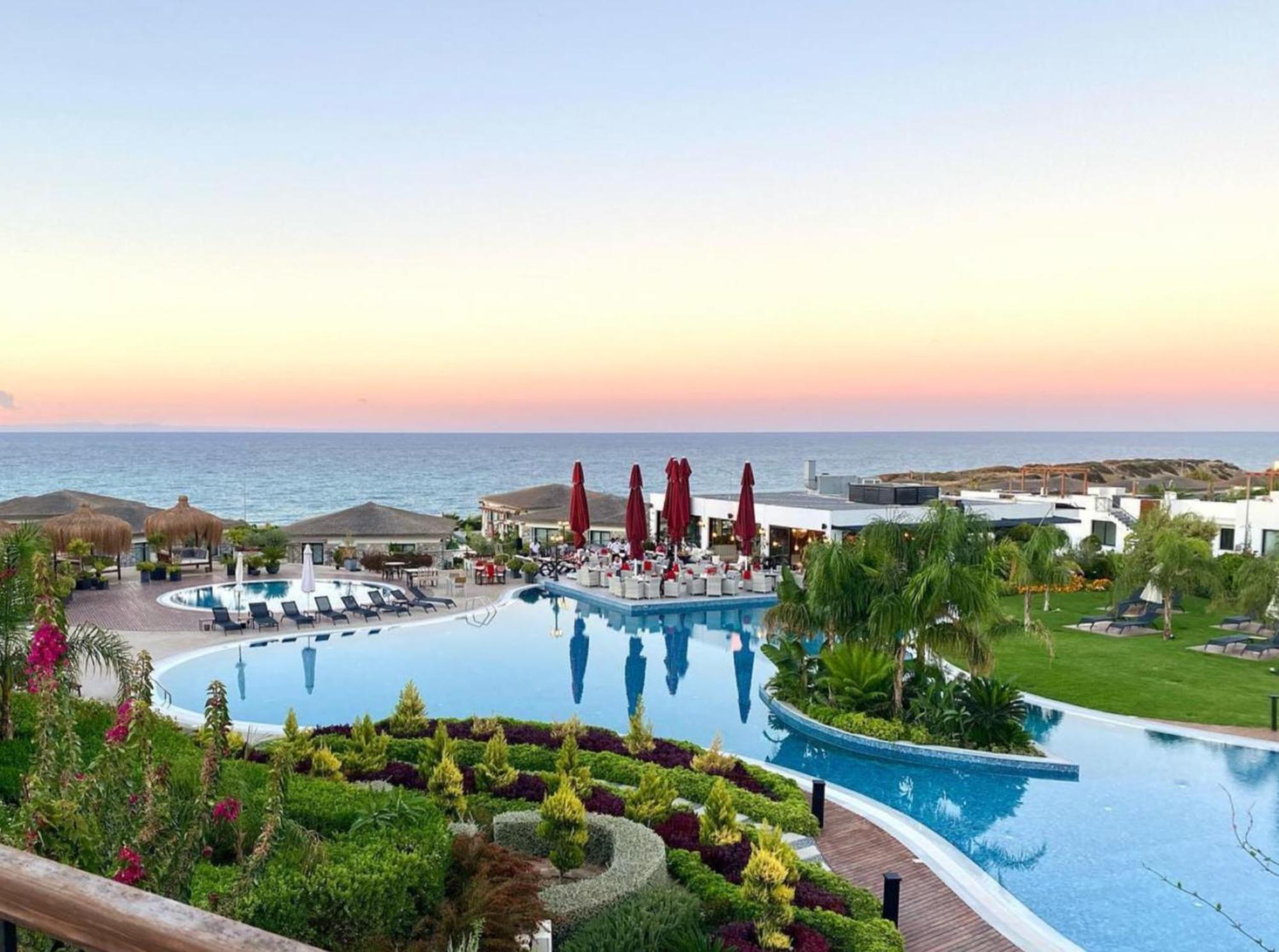 Luxurious Seafront Penthouse Leilighet Kerýnia Eksteriør bilde