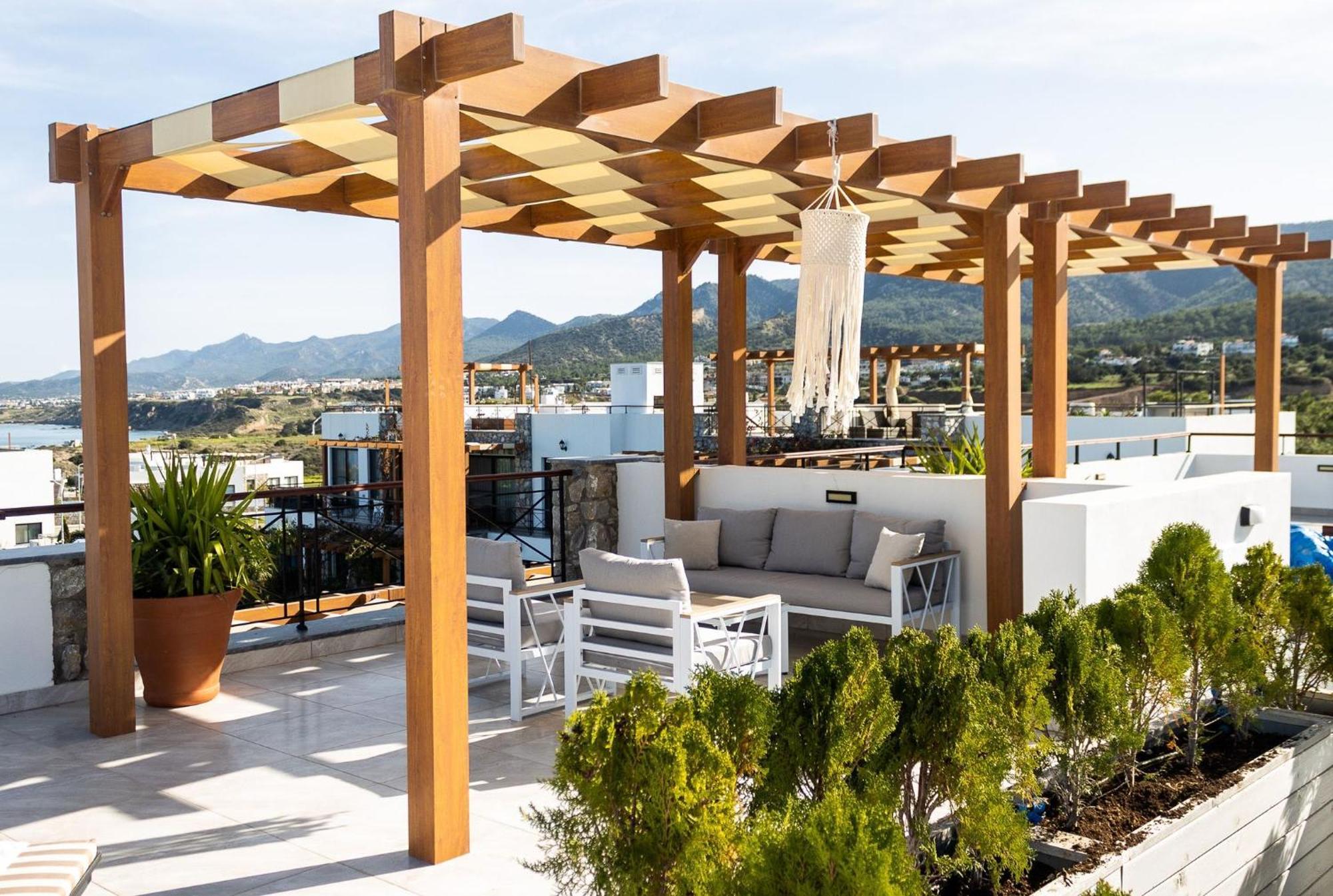 Luxurious Seafront Penthouse Leilighet Kerýnia Eksteriør bilde