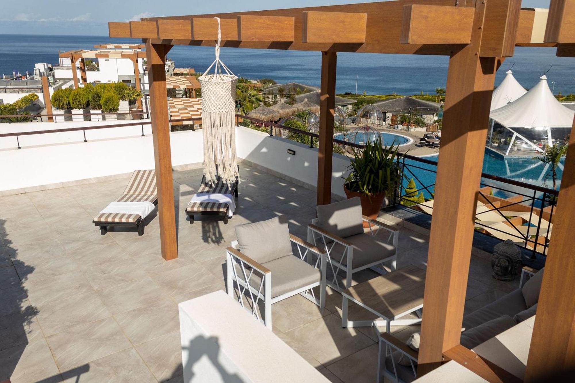 Luxurious Seafront Penthouse Leilighet Kerýnia Eksteriør bilde