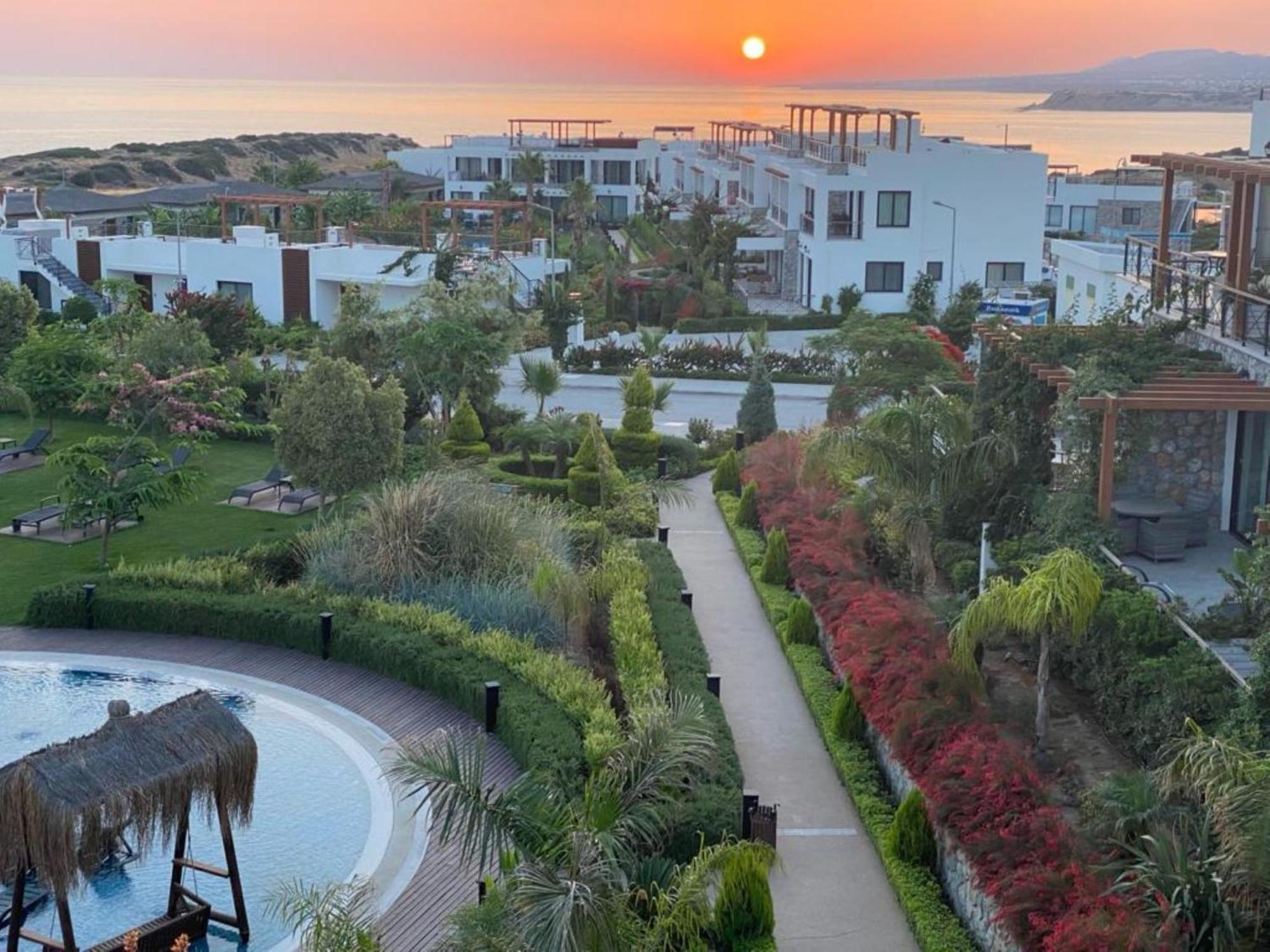 Luxurious Seafront Penthouse Leilighet Kerýnia Eksteriør bilde